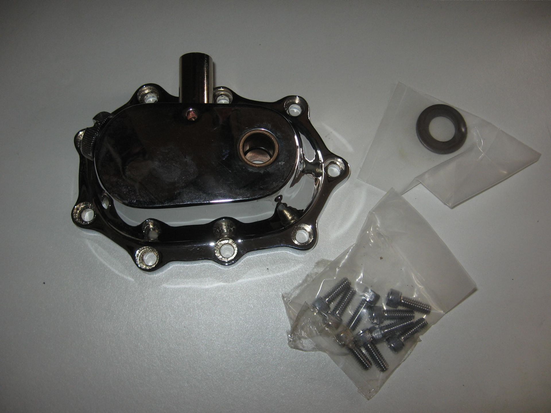 deksel versnellingsbak , extra heavy-duty voor BT vanaf 1936 4-bak met kick starter ,met bouten . Zodiac 292077 vervangend  33277-36A