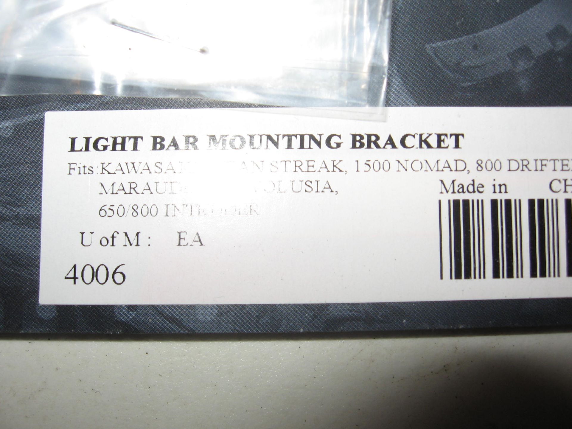Adaptor driving light bar mounting bracket // vn800 2000-06 , suz vl800 2001-03 , vs800 1992-2004 , vz800 1997-2002	ook suz	kuryakyn	4006