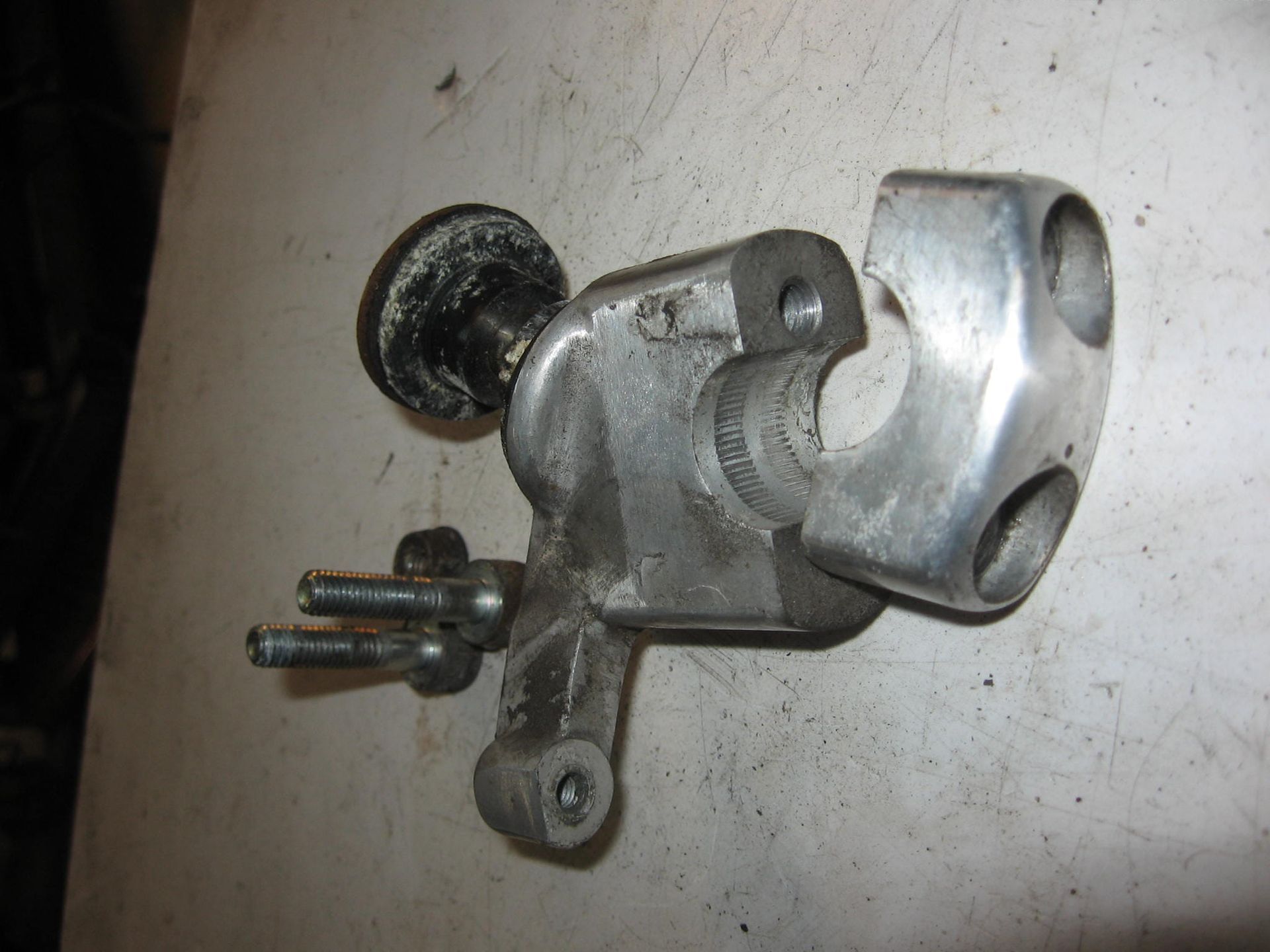 stuurklem stuurhouder links // cmx450c 1986-87		53232-mm2-000 + 53235-mm2-000 + 53133-ml4-000 	53133-ml4-010