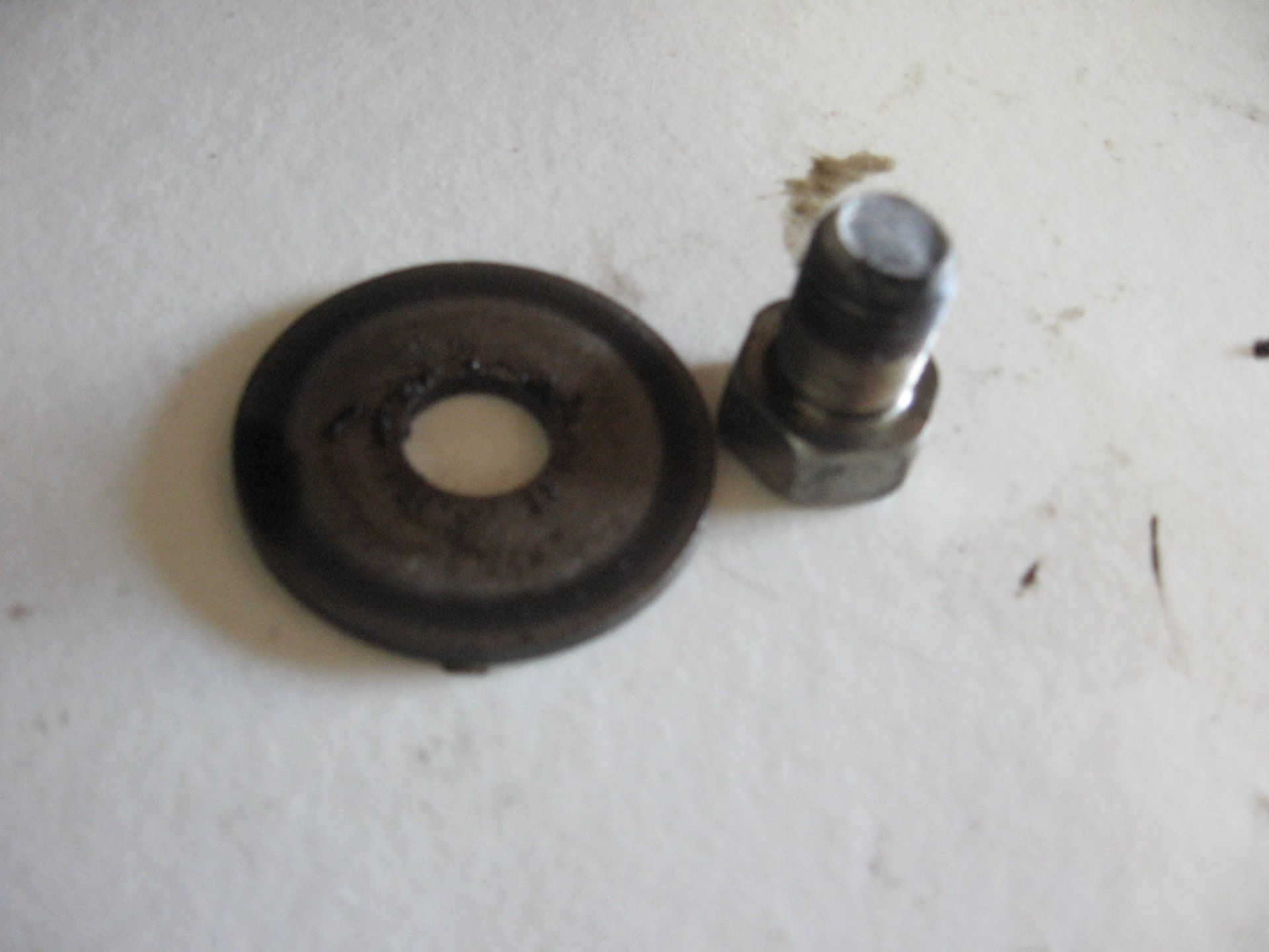 bout  m12x16x1,25 + ring ( 12x40x2,5 ) voor montage balanceas in carter // gn250		01107-12168 + 09160-12076	01500-12163 , 01500-1216B