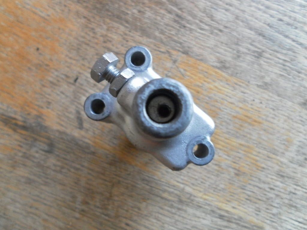 nokkenaskettingspannerhuis met spanner ( werking onbekend)	cb750 sohc	14530-300-010 + 14550-300-030