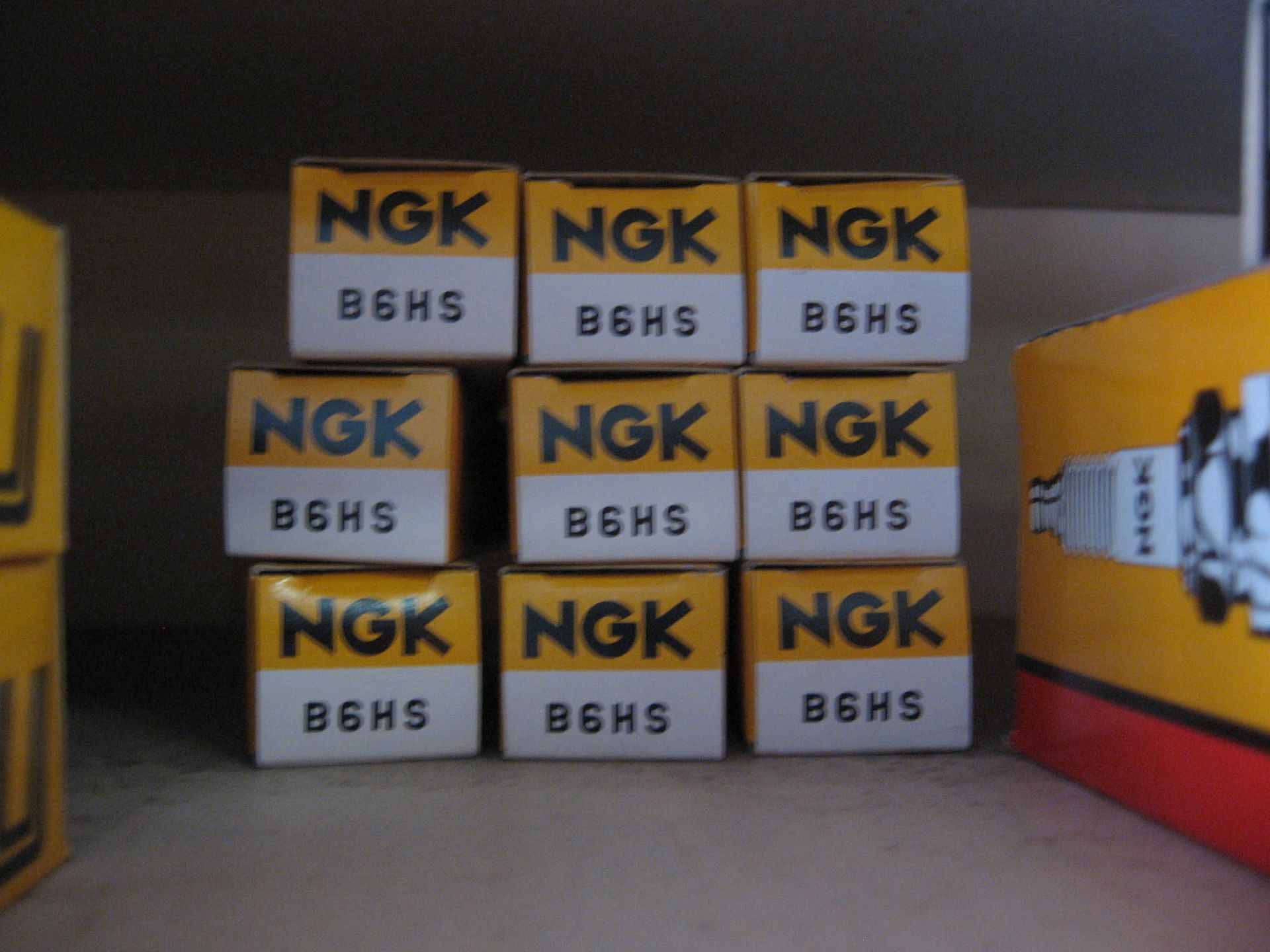 B6HS	bougie NGK 4st voor € 6,--