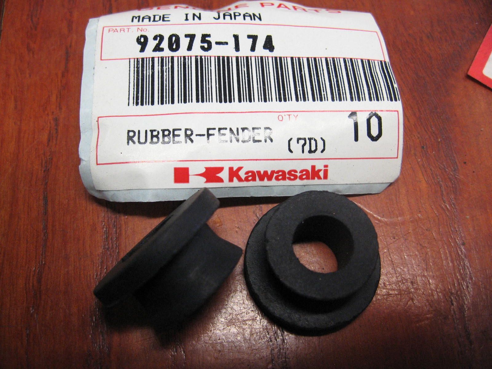 3x trilrubber bevestiging tank , zijkap , 		oem		92075-174 (1)