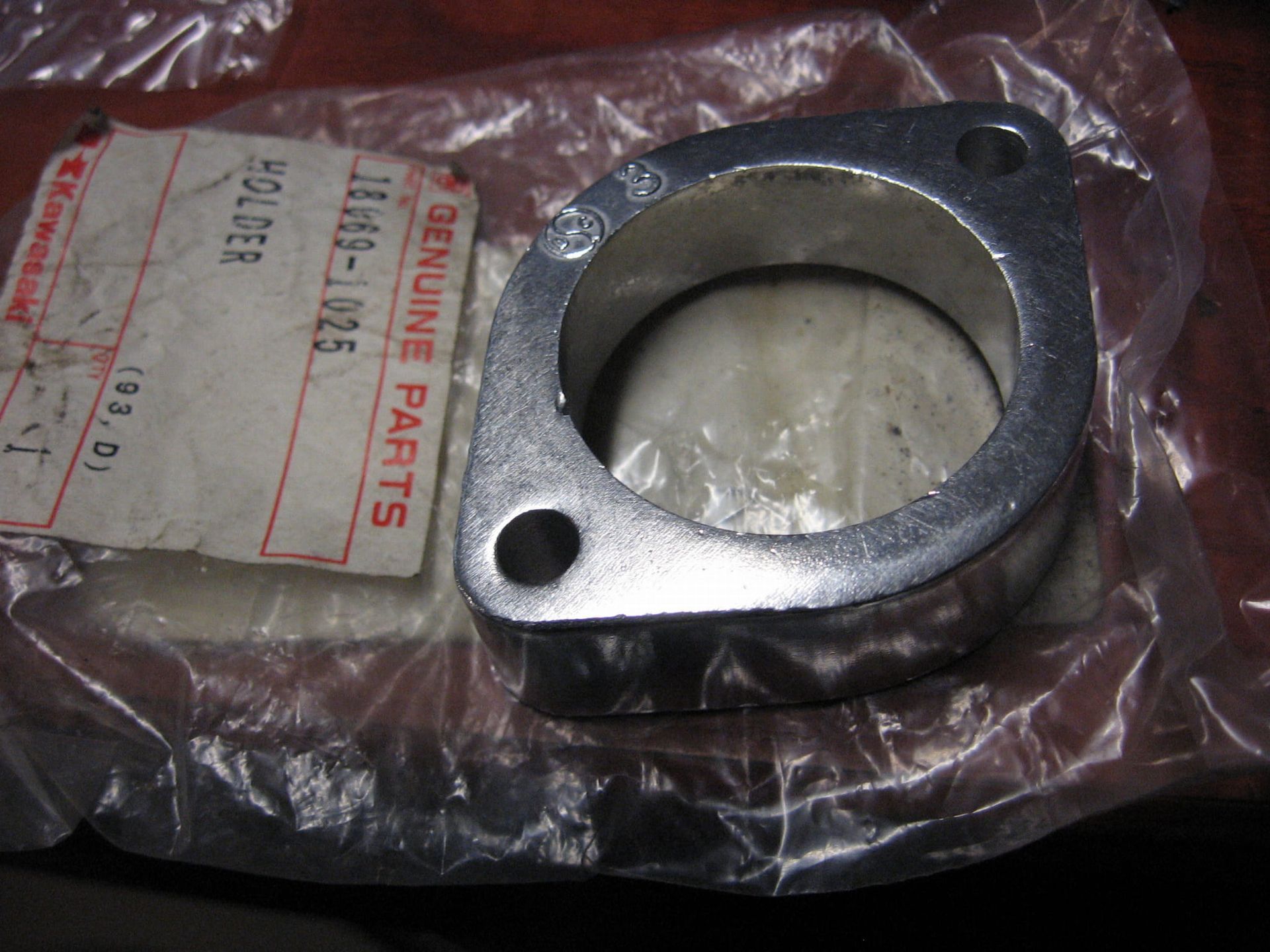 exhaust pipe holder , uitlaat drukstuk kz550 zx600-c zl600		oem		18069-1025