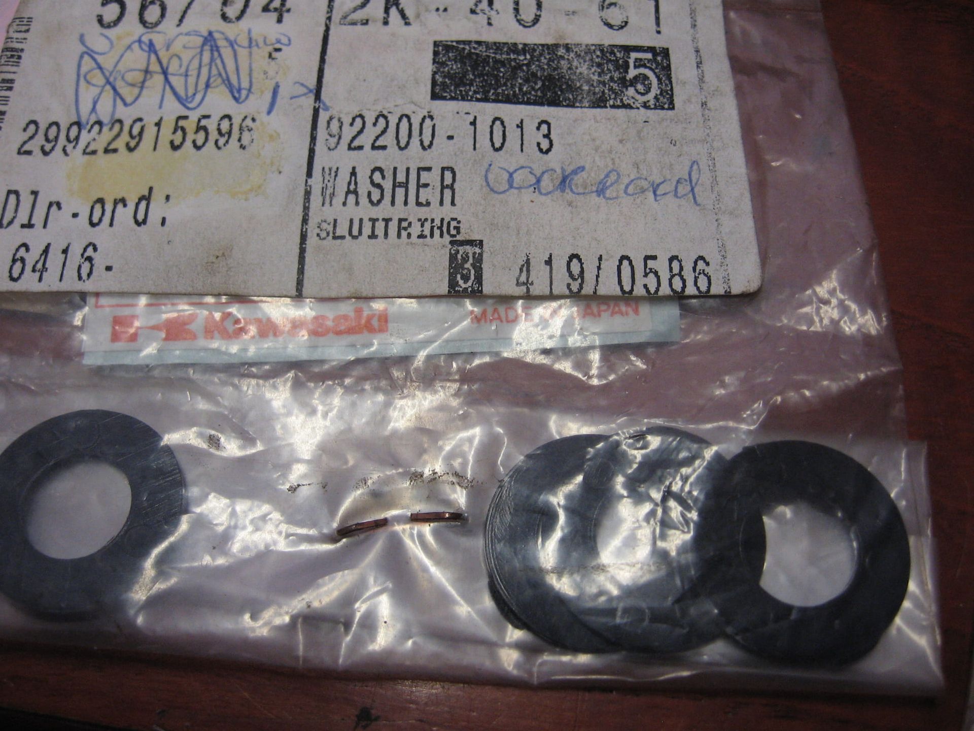 4xnylon ring ,10.3x20x1 ,  zadel , kuip – zx6 90-93 , gpz500 94-		oem	92200-1013 (1)