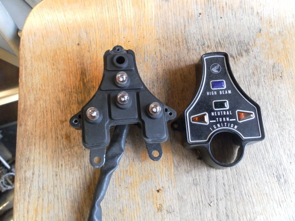 houder controlelampjes , 1 oogje kapot	cb500twin , 37600-375-008