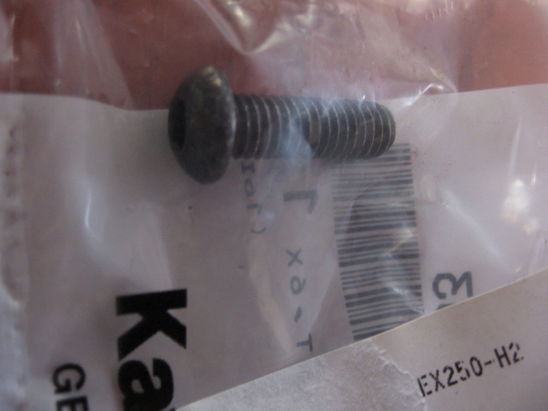 imbusbout bollekop m6x13		oem		9215091553