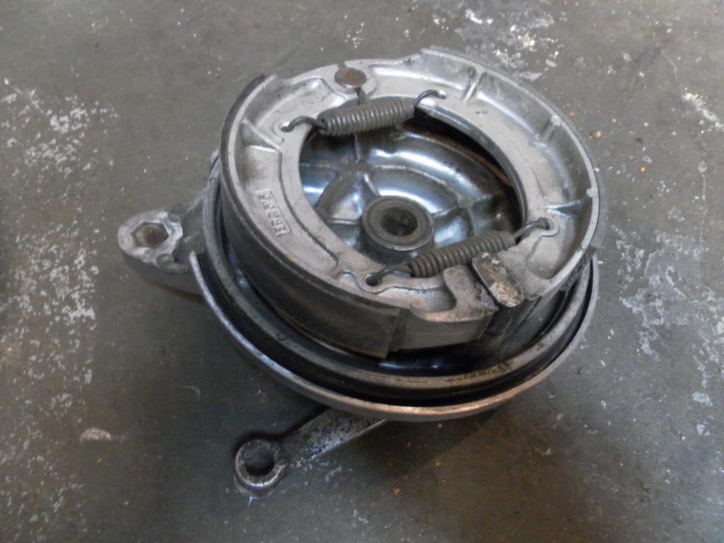 achterremplaat	 xs400sg xs400sh 1980 81 2,50x16	1L9-25321-10-98