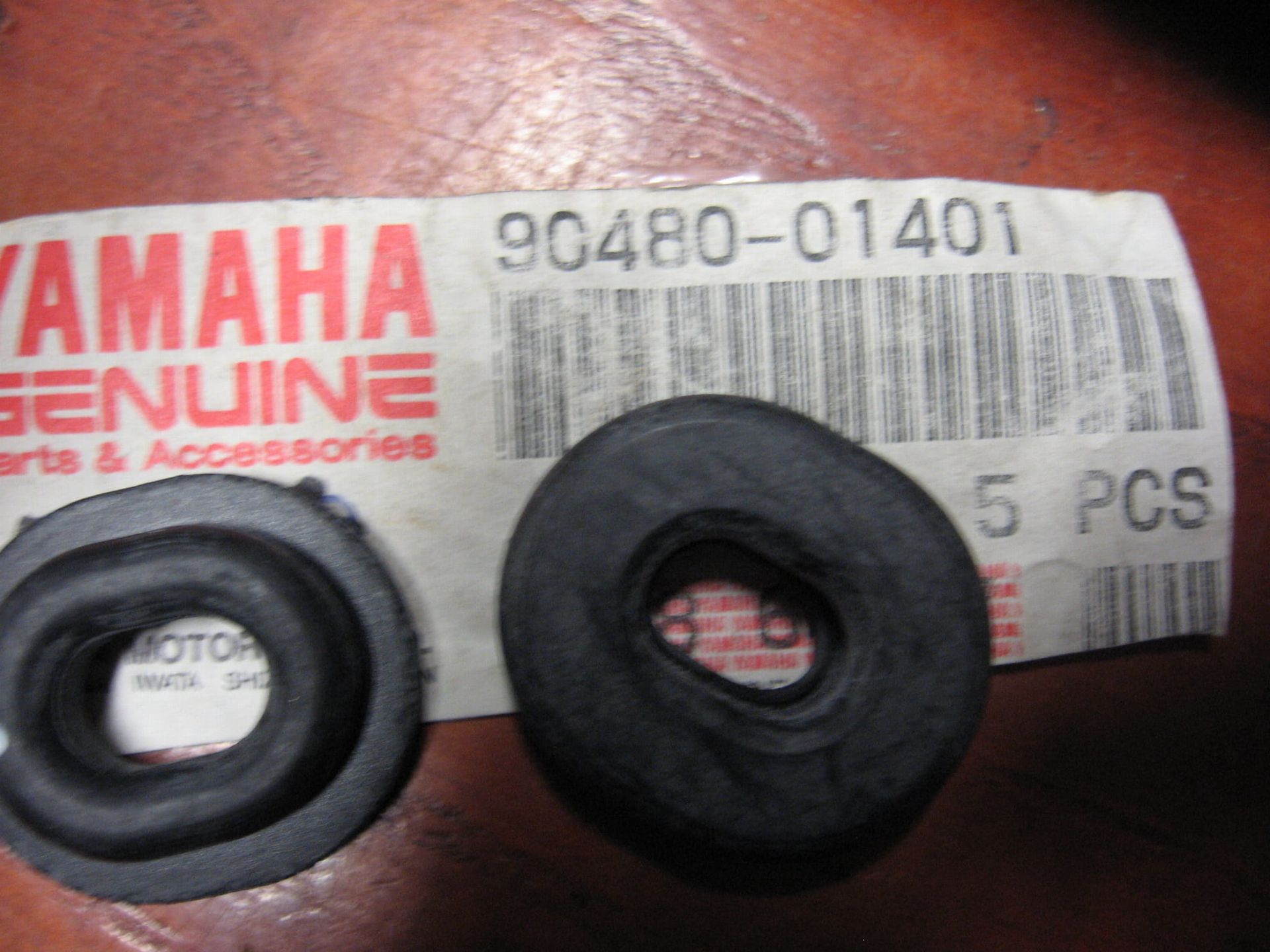 2 stuks grommet (41Y) ,	fj1100 tt600 fj600	oem	90480-01401