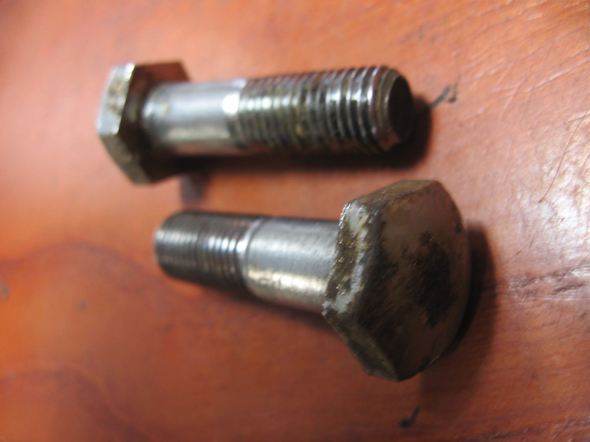 2x bout ( M10x1,25x35 – borst 15mm , sleutelmaat 17 ) remklauw bevestiging	gn250	59314-45201