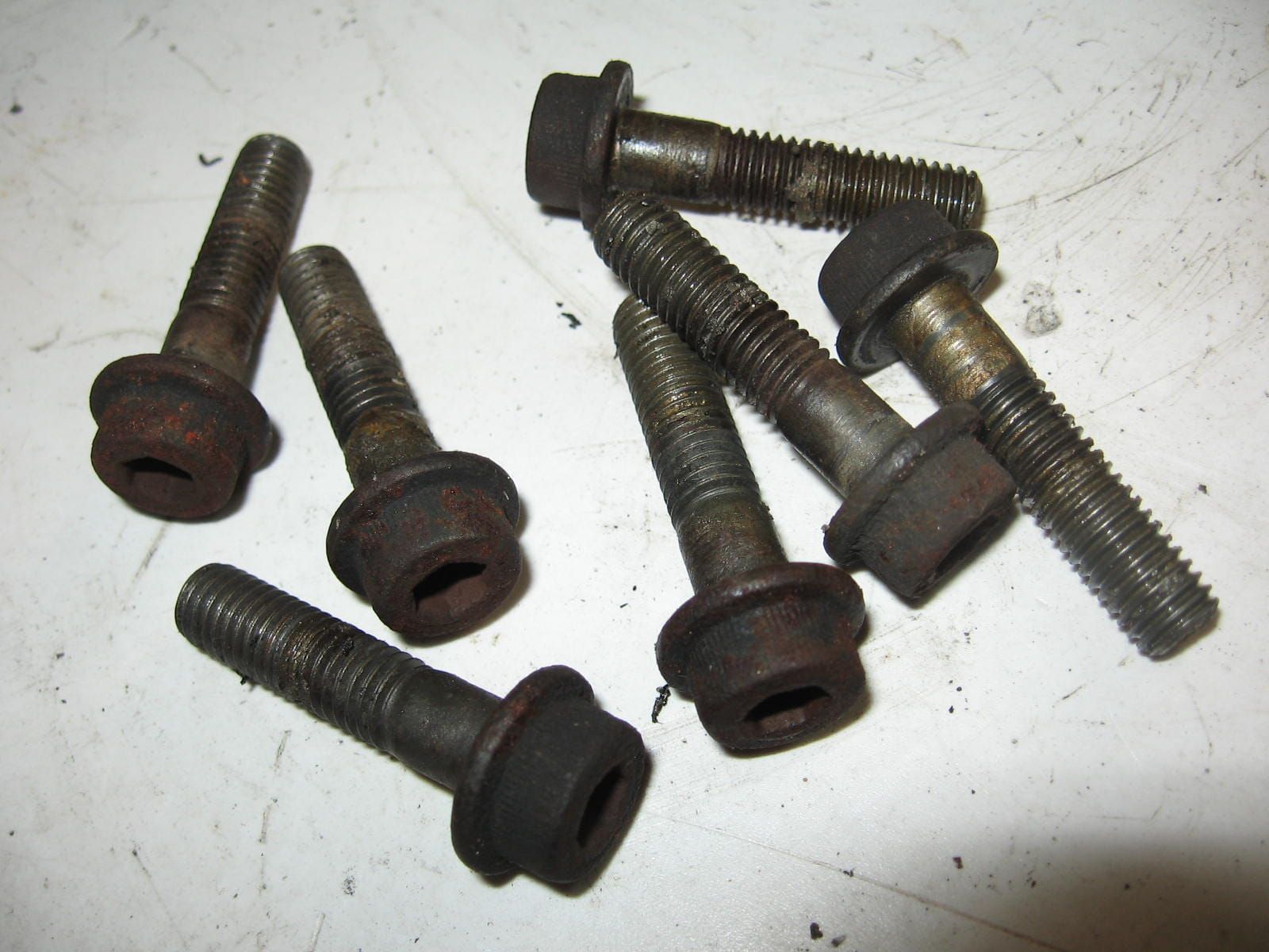 7x flensbout imbus uitlaat m8x35	Gsx600f 1988-96	07120-0835B	07120-08353