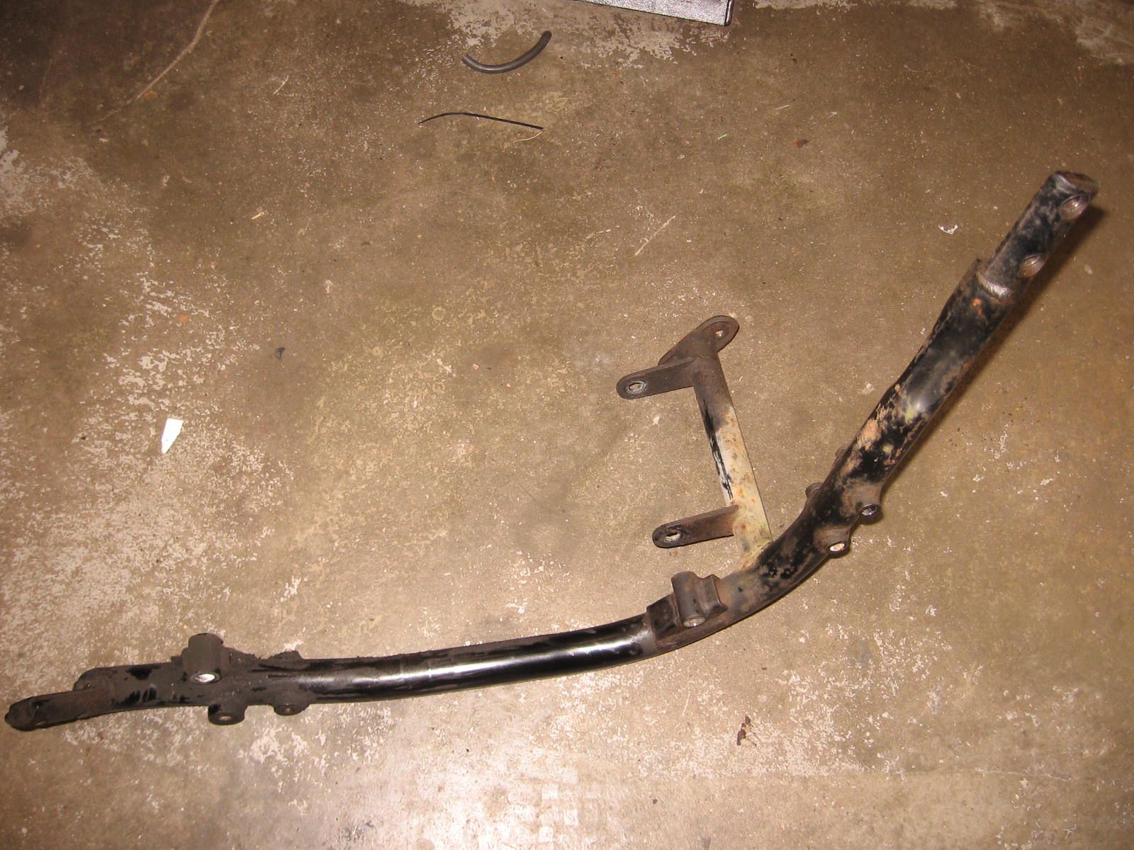 losse framebuis , down tube	xj700 N,s 1985-86	1FG-21140-00-33