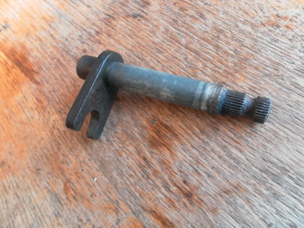 shift spindel	/ schakelas , Gl1000 76	, gl1100 gl1200 , 24620-371-000