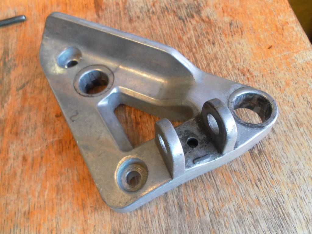 muffler stay right , houder demper /passegier voetsteunhouder rechts	vn700 vn750 1986	35011-1240
