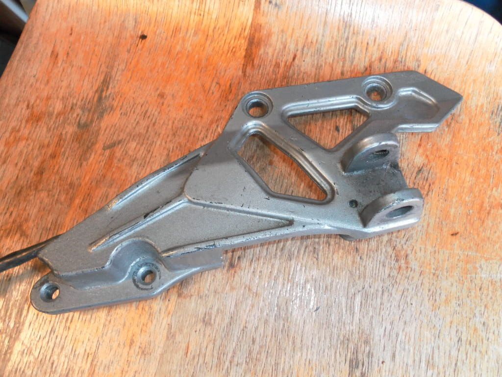 voetsteunhouder rechts	Zx11 90-91 , zzr1100 90-92	35011-1417
