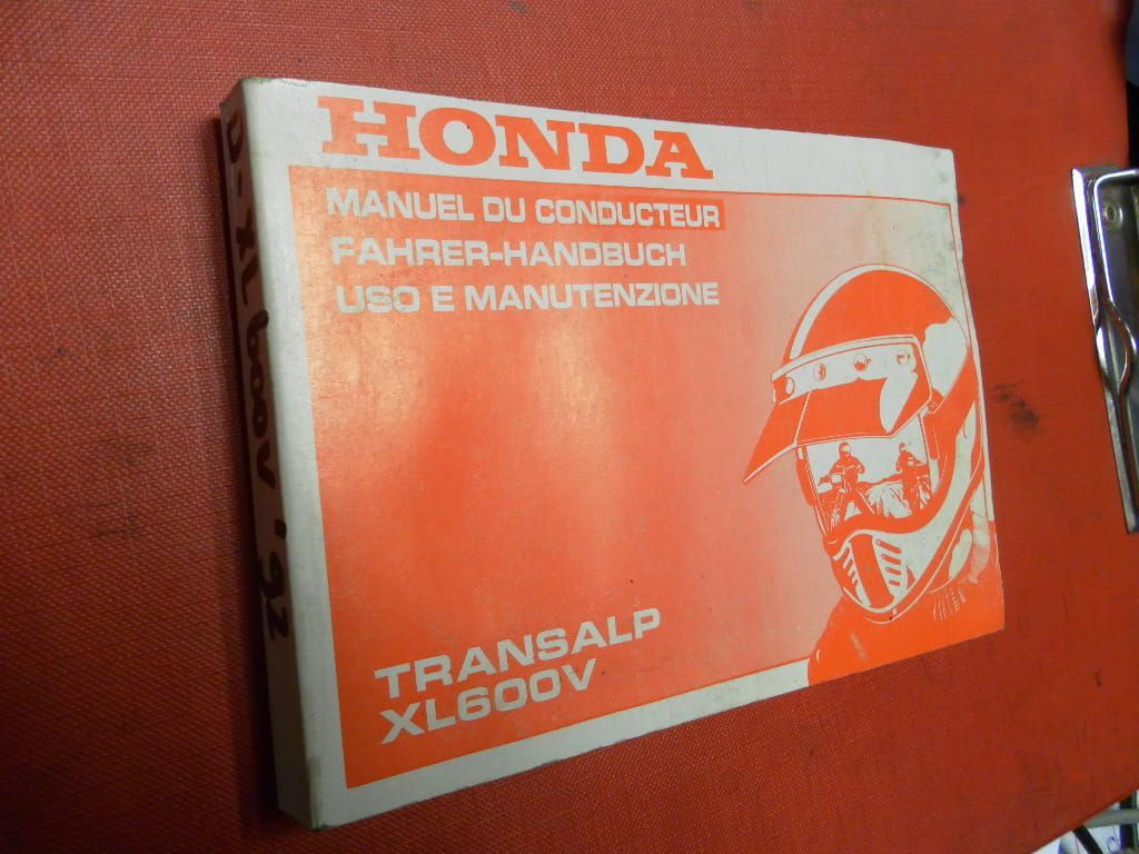 fahrer handbuch ,	XL600V PRINTED 1992		00X37-MS6-8300 , 37MS6830	Beetje waterschade buitenkant1