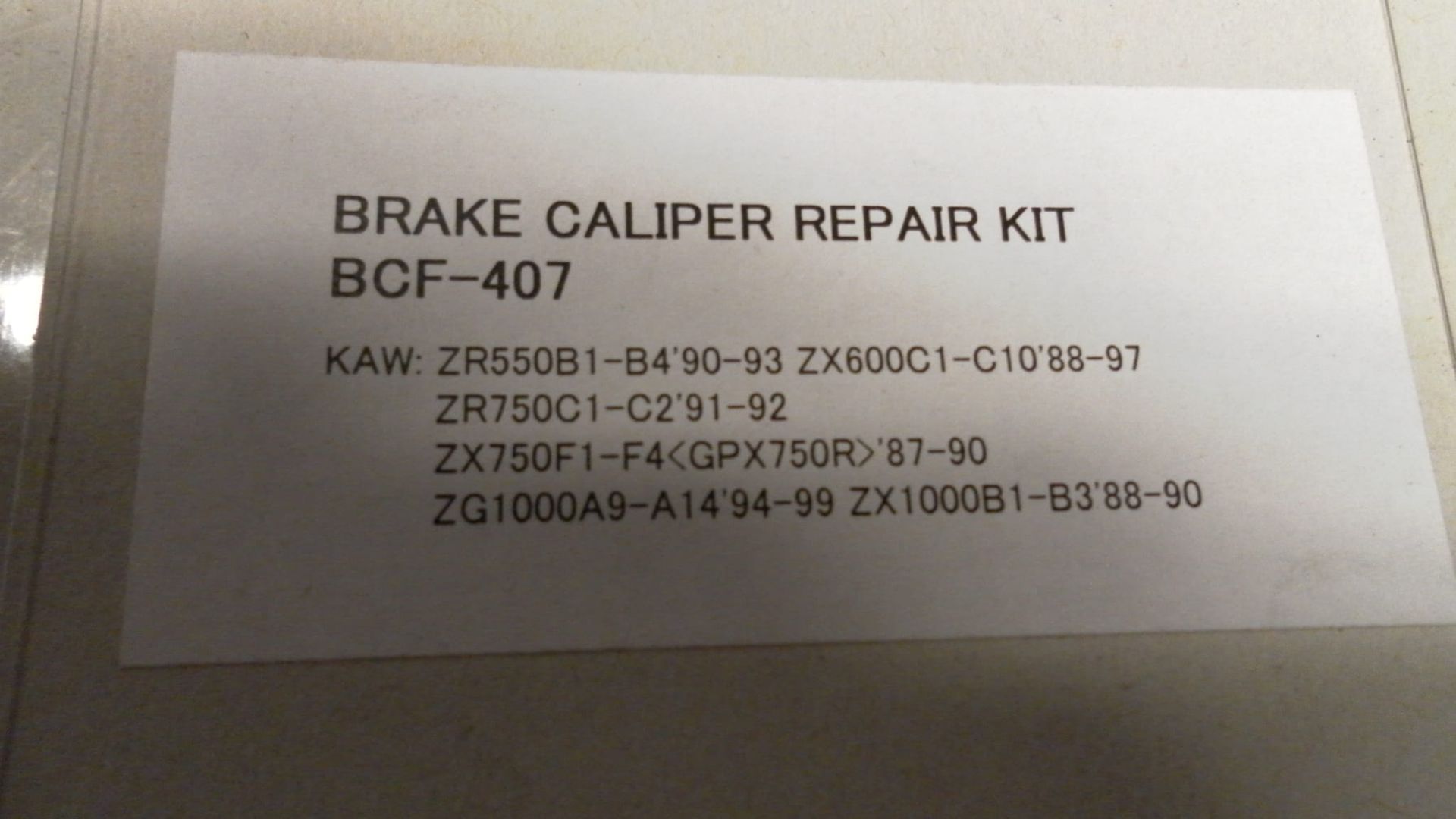 remklauwrevisiekit 	afdichting 2 remzuigers  , zr550 b1-b4 , zx600c1-10 88-97 	tourmax	Bcf-407 . 43049-1054 +43049-1055 / 43049-1056 ( 43049-1095) + 43049-1057