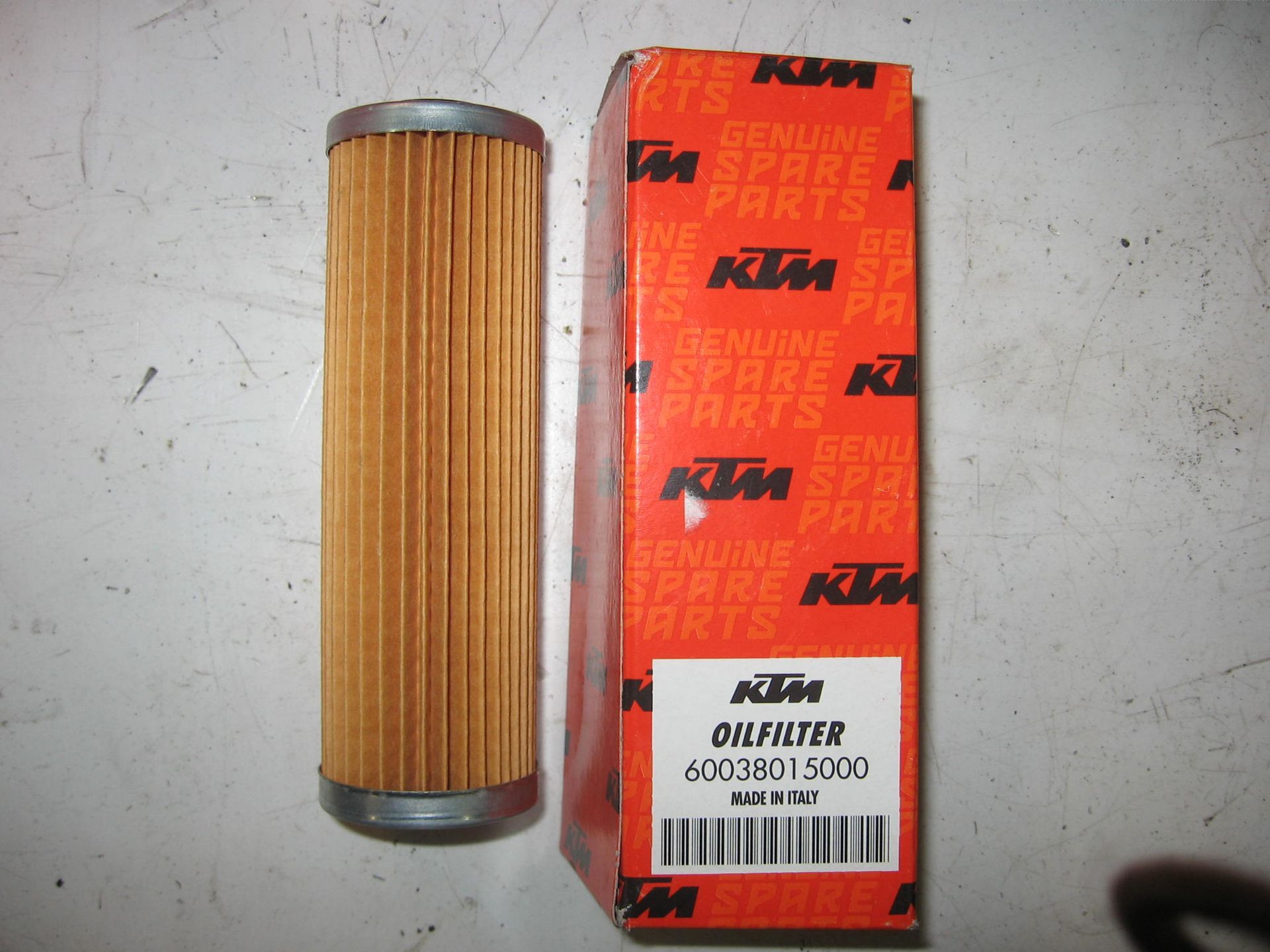 2 stuks ktm	oliefilter 60038015000  , hf650