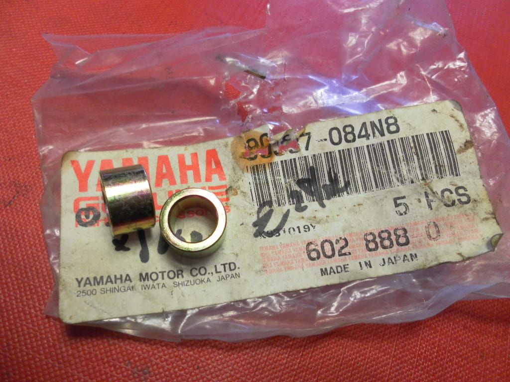 4x afstandsbusje  xj600 xvs95		90387-084N8
