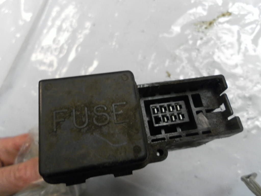 zekeringskast met stuk kabel	Gsx750f 2000