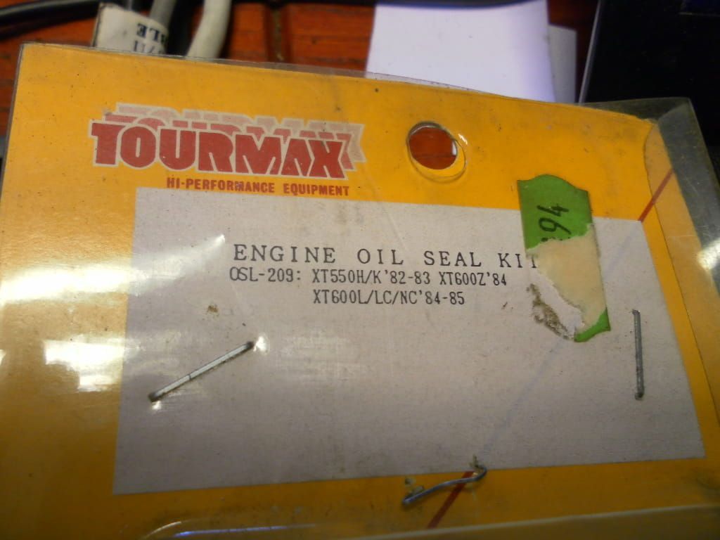 8 seals voor xt550 82-83 , xt600z 84 , xt600l 84-85