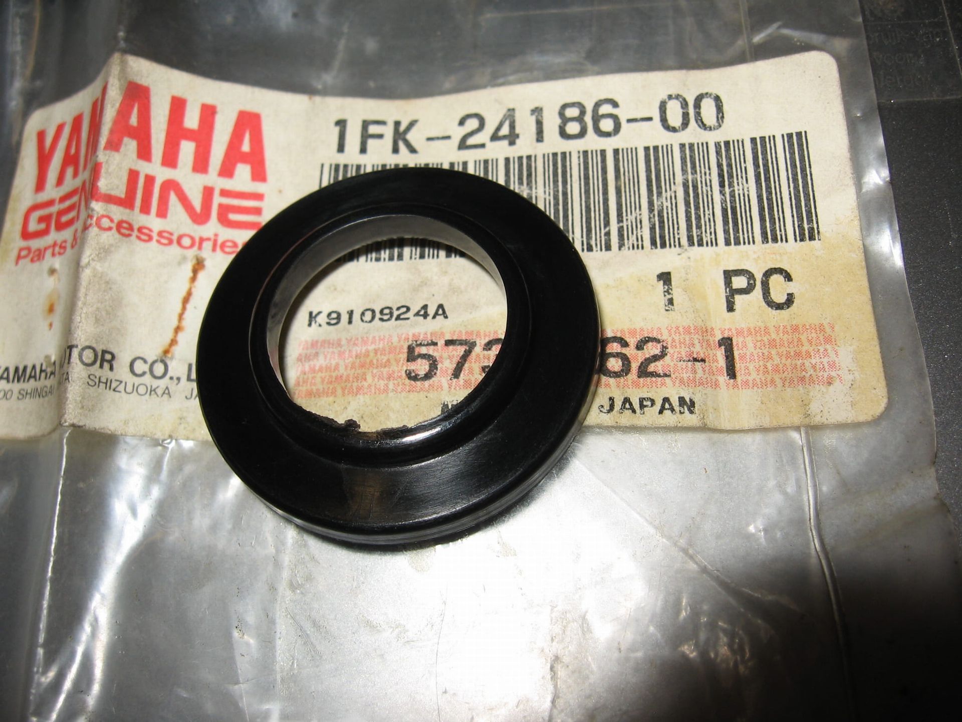 kunstof ring bevestiging benzinetank	vmax1200 1988-02	oem		1fk-24186-00