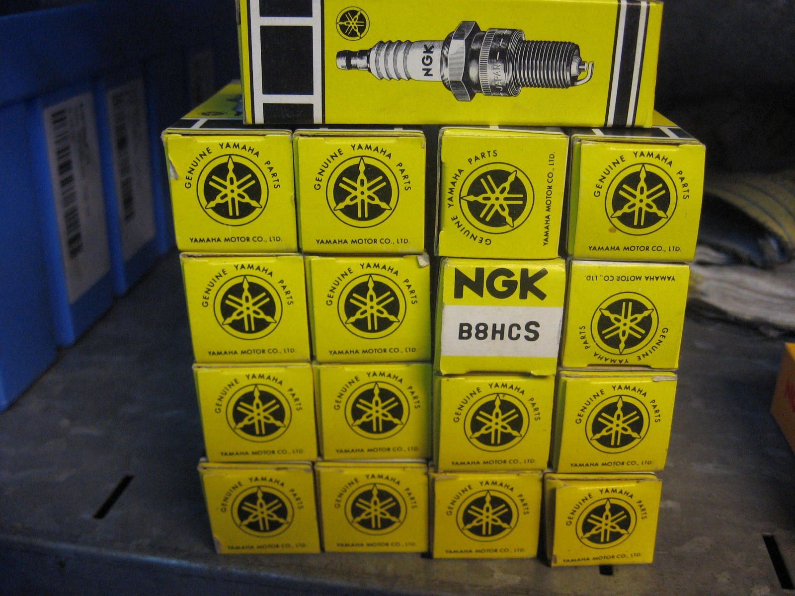 8x bougie yamaha B8HCS  (NGK)