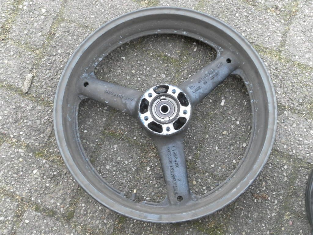 voorwiel gsx750f 2000	Gsx750f gsx600f 1998-03	54111-08F10 ( , wintergebruik)