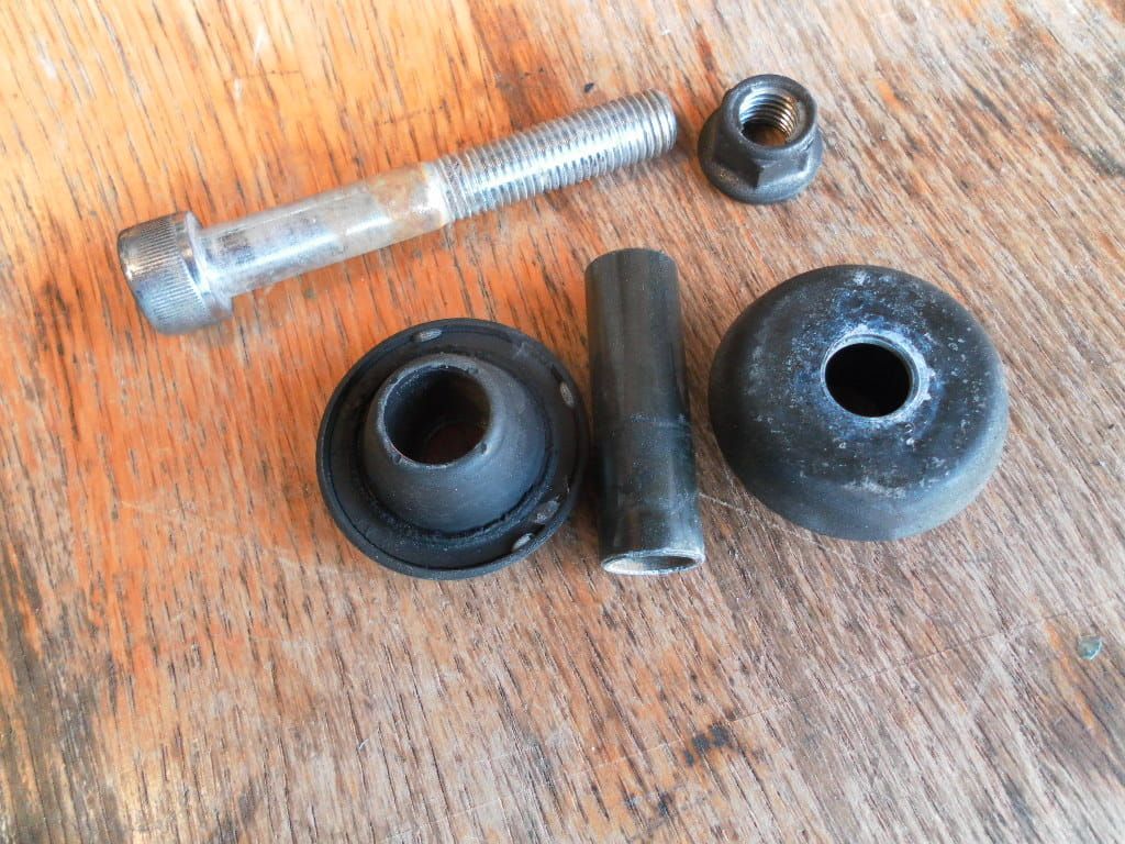 Set 2x handle holder rubbers ,met bus en bout 	56240-42A00
