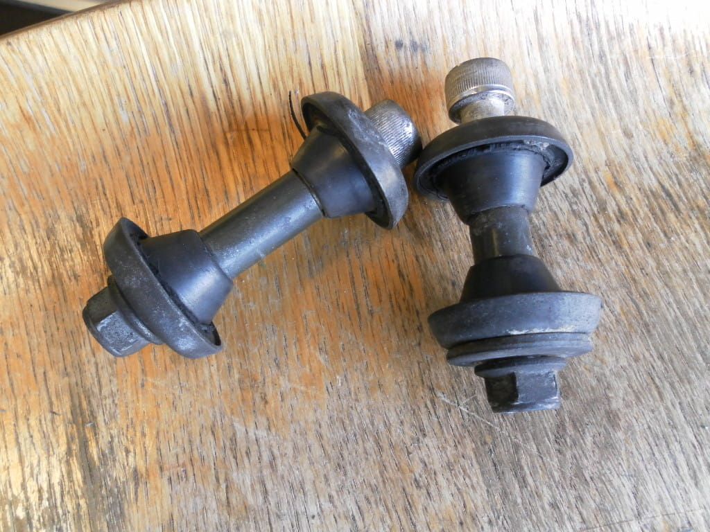 Set 4x handle holder rubbers ,met bus en bout 	56240-42A00  (1)