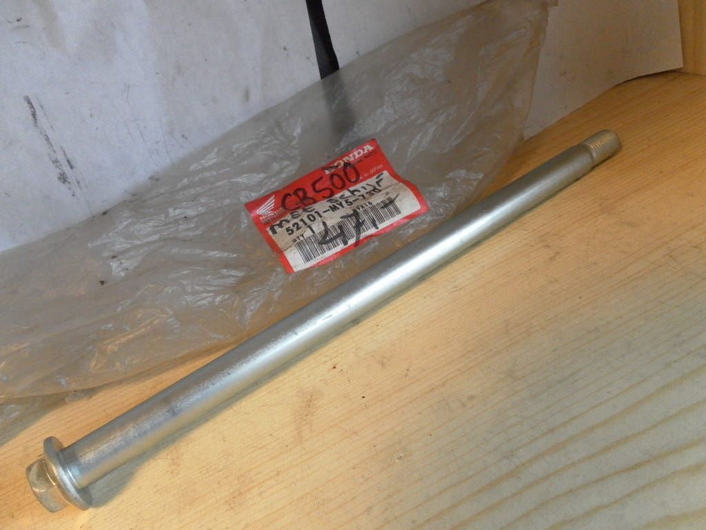 swingarm pivotbolt   cb500 1997->		oem 	52101-my5-730
