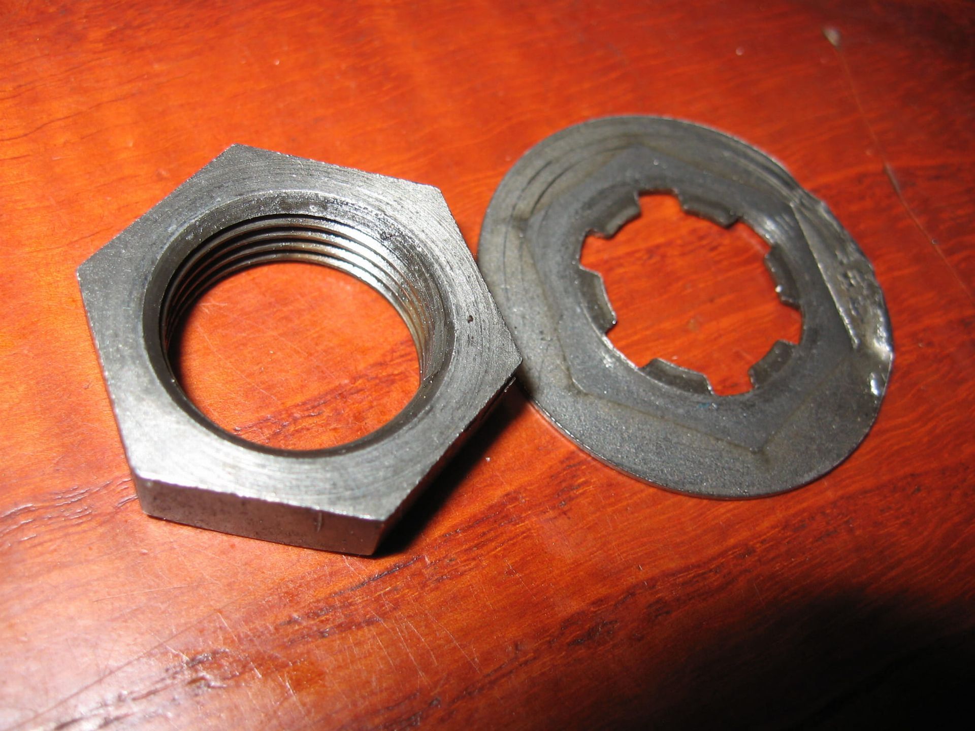 moer met borgplaat koppelingshuis	gs500e  ,  09140-20001