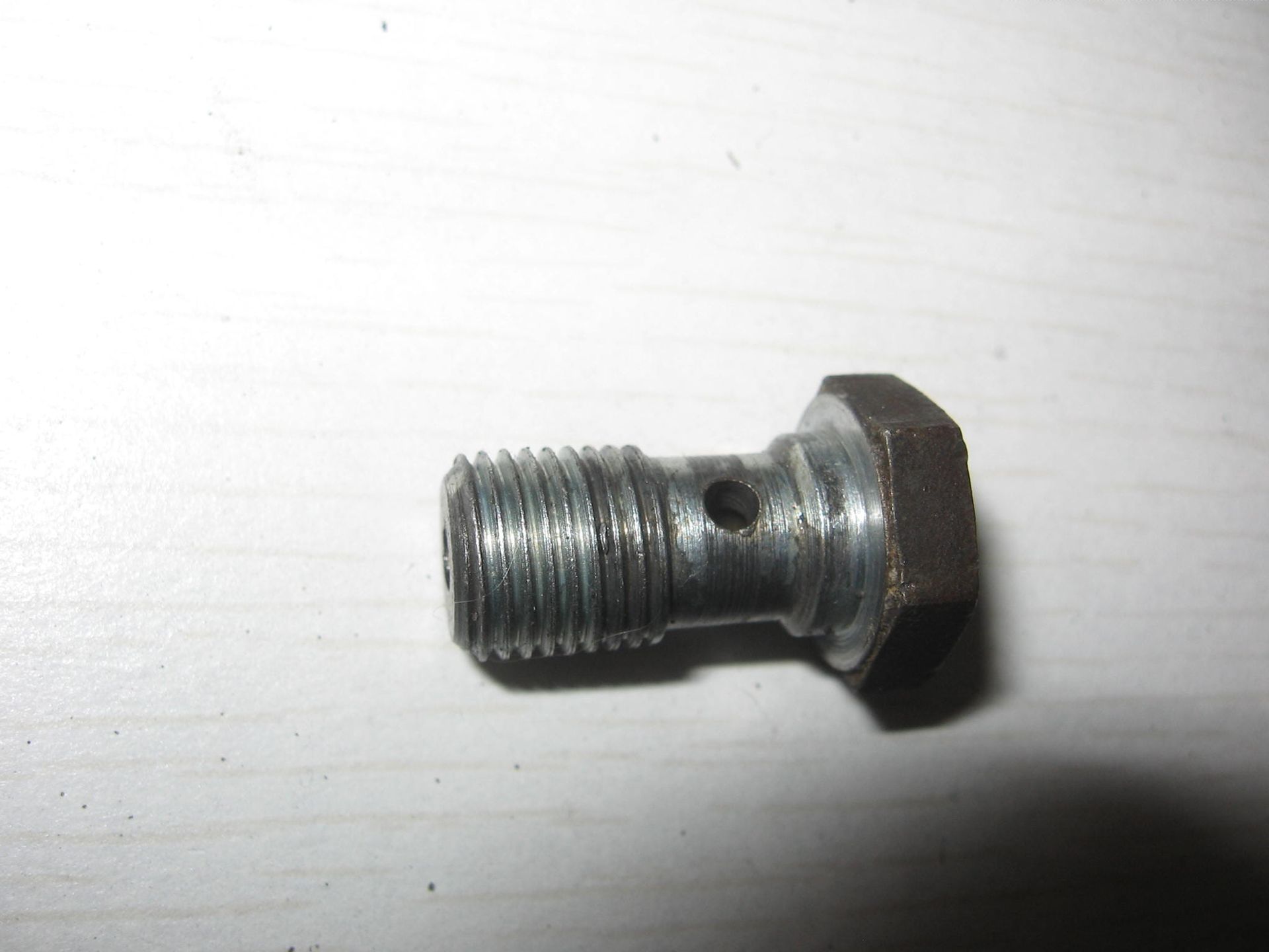 banjobout voorremklauw M10x1,00x19 //	 v65 ( kleine brembo klauw )	95990033	95990028