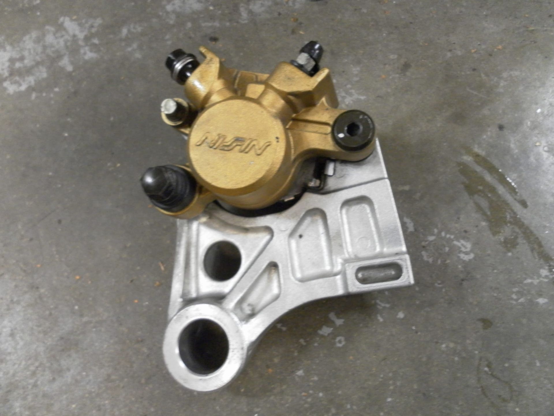 Nissin , achterremklauw + klauwplaat	Cbr600rr 03-04	43150-MEE-006