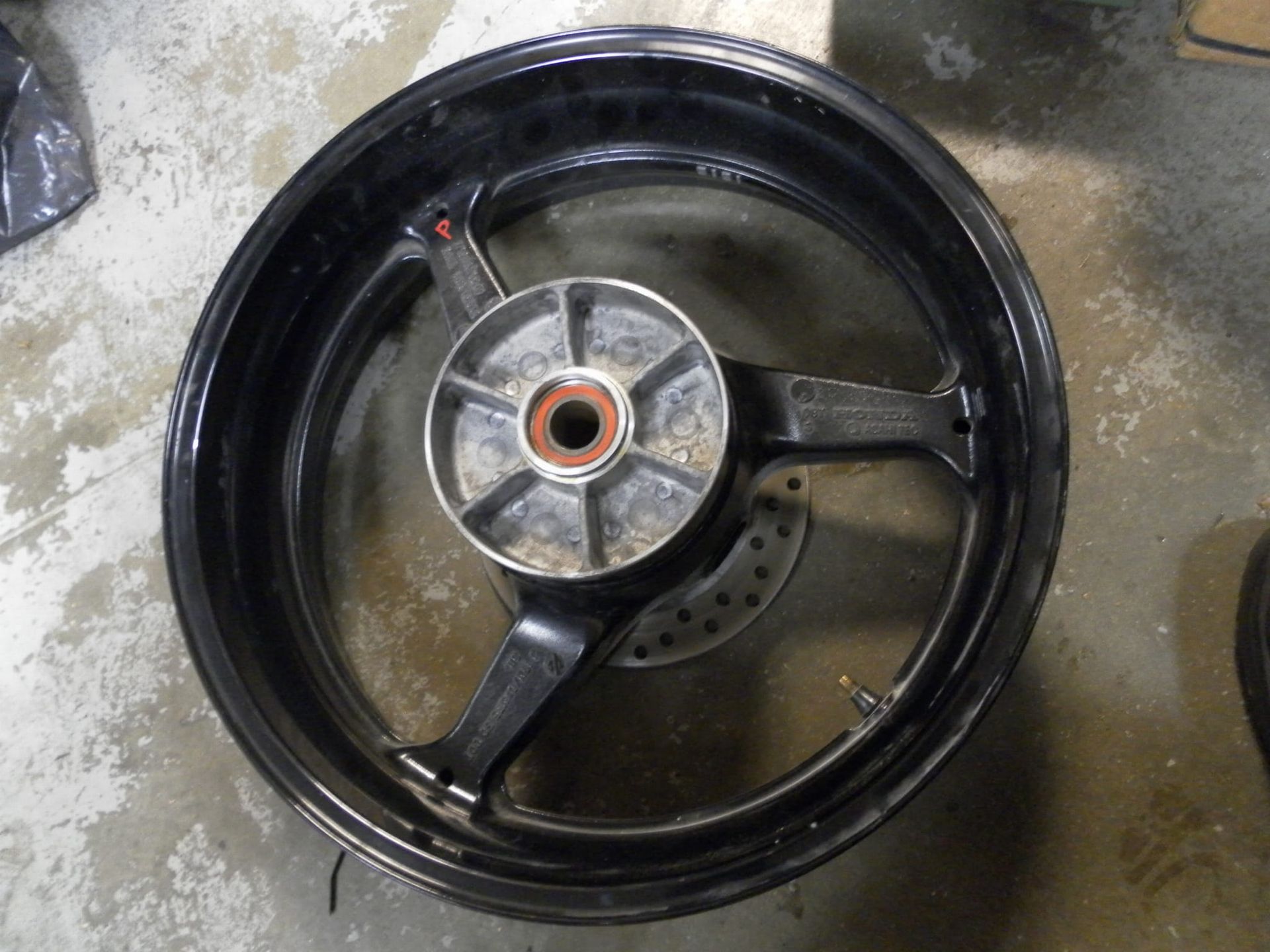 achterwiel  	cbr600 rr 03-04  	42650-MEE-000 ( wat lakschade
