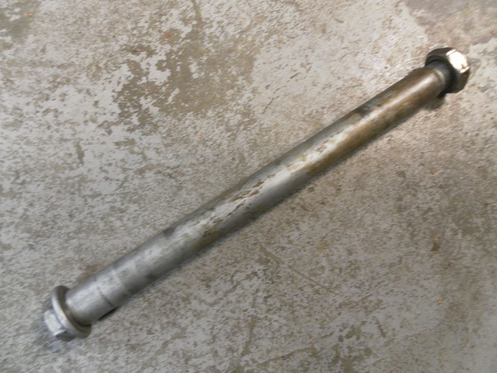 achterwielas met moer	Cbr600rr 03-04 	42301-MEE-000