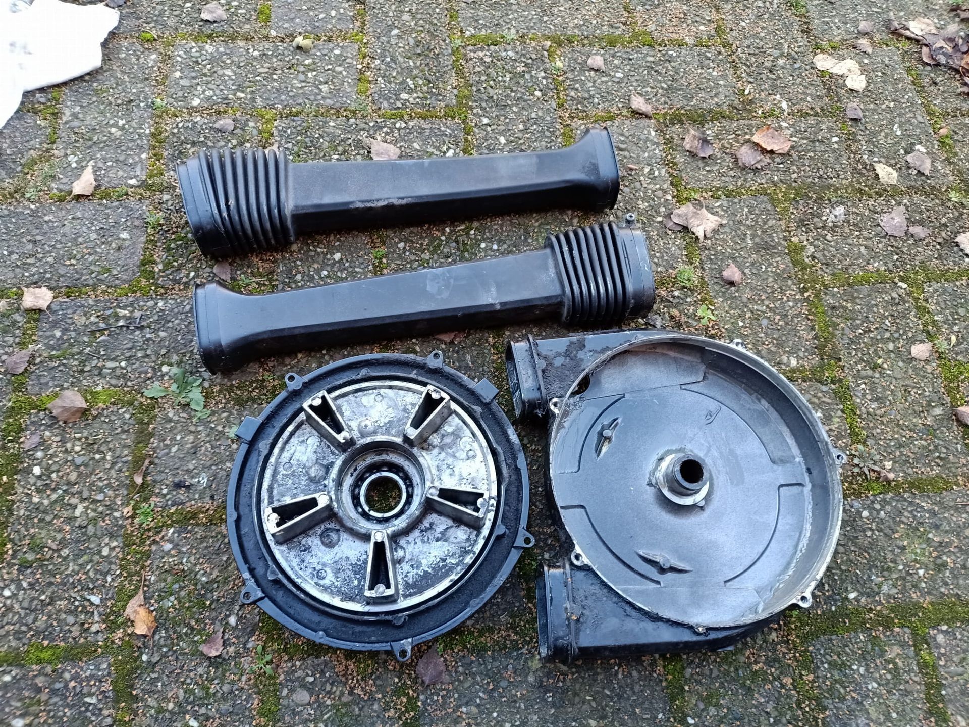 chain guard and chain case . Hub clutch , ketting kast met tandwielhouder		5A8-22318-00 ,  5A8-22311-00-98 , 5A8-22312-00-98 , 5A8-25366-00