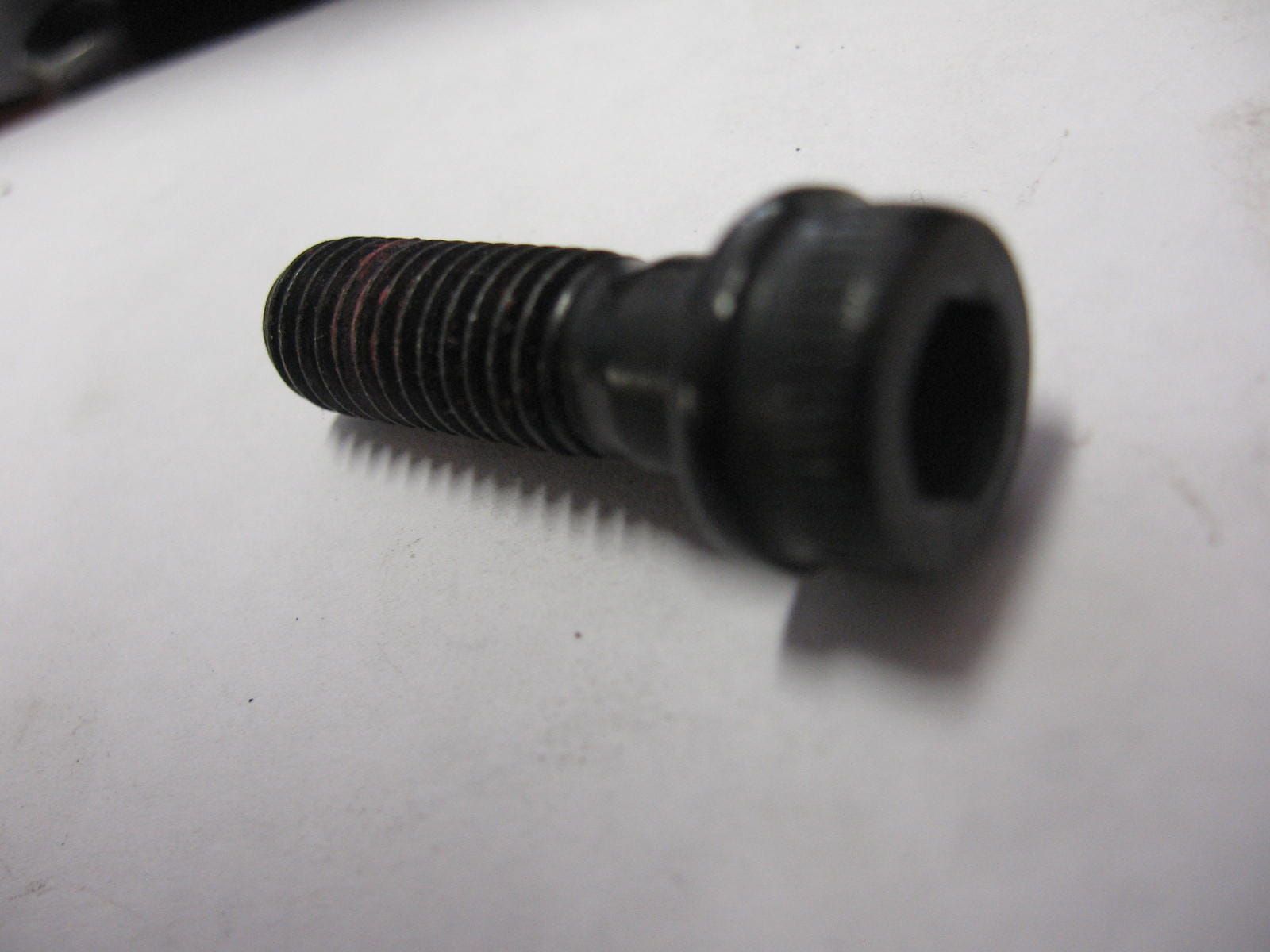 imbusbout linkse draad m8x25