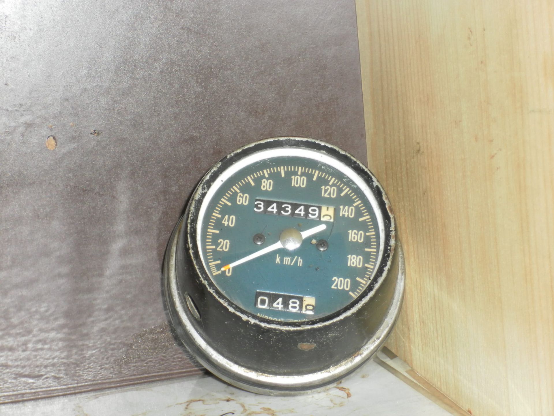 kilometerteller zonder knop dagteller . 	cb500 ( niet 100% zeker)  ,37230-323-620		D voorkant 82mm ,