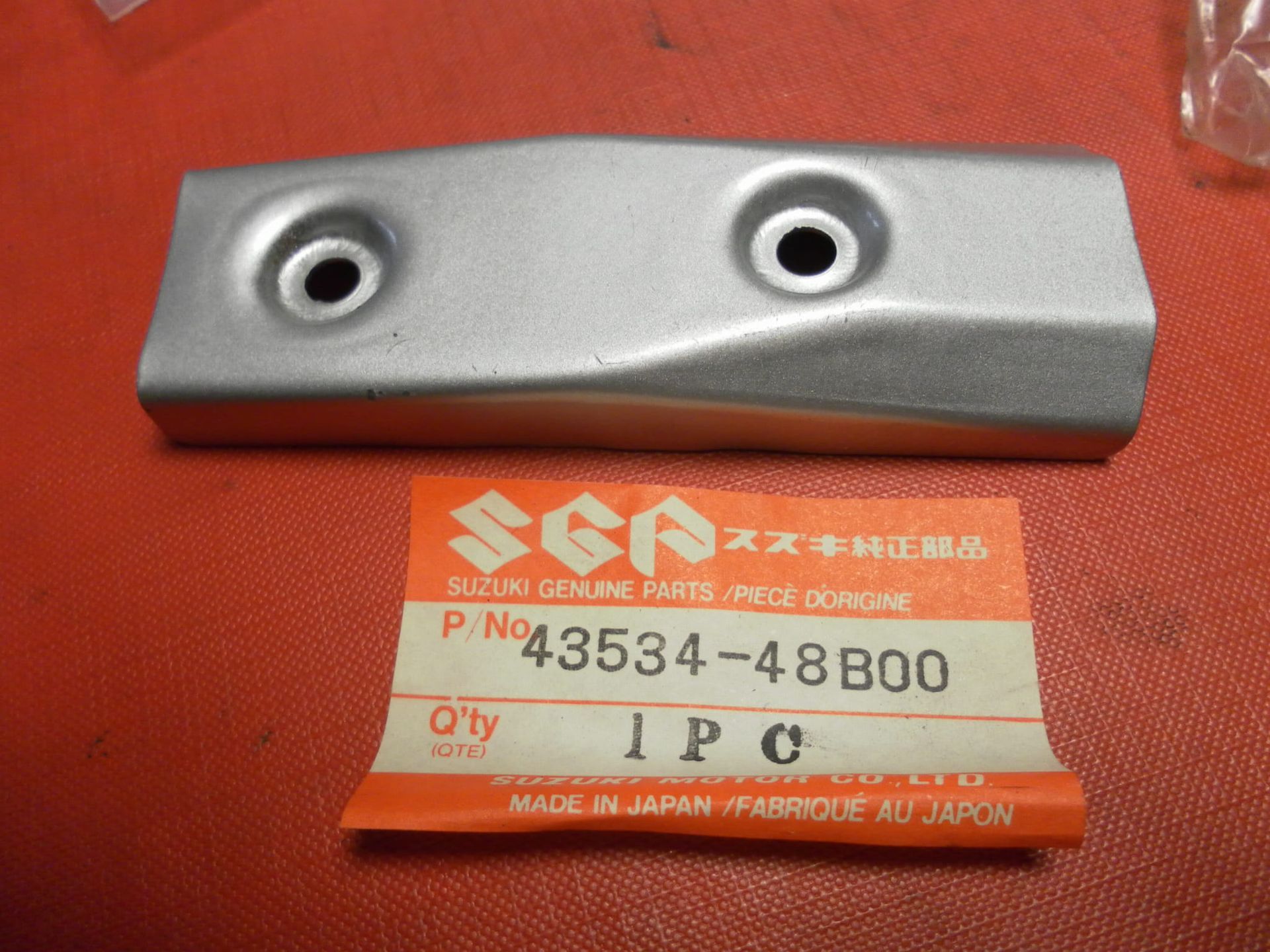 kap onderkant  voetsteun rechts bestuurder	Gsx1100f 88-93			43534-48B00
