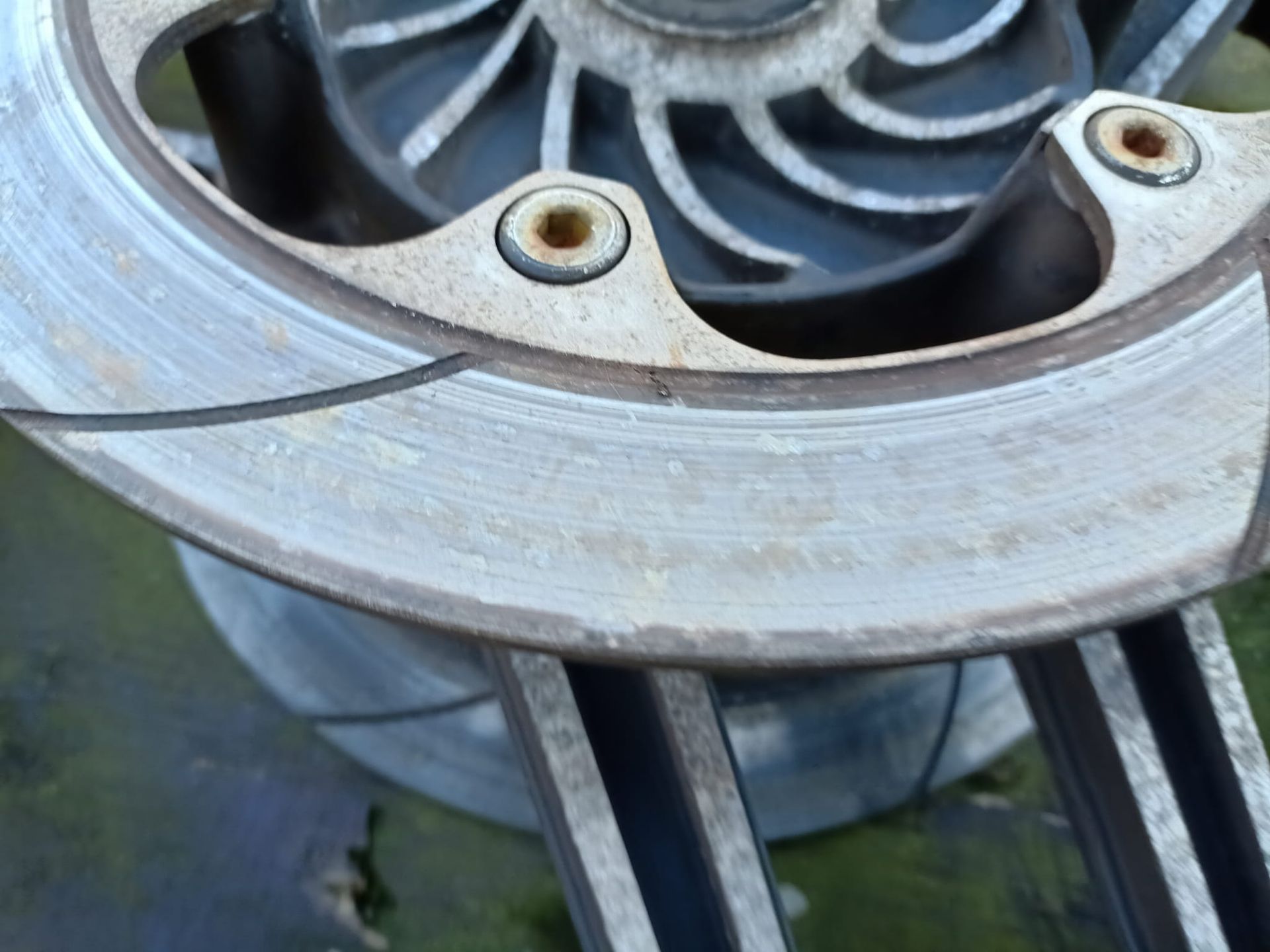 voorwiel met 2 remschijven	Vf750s vf700s 1982 -85	44650-MB0-305 	44650-MB0-325