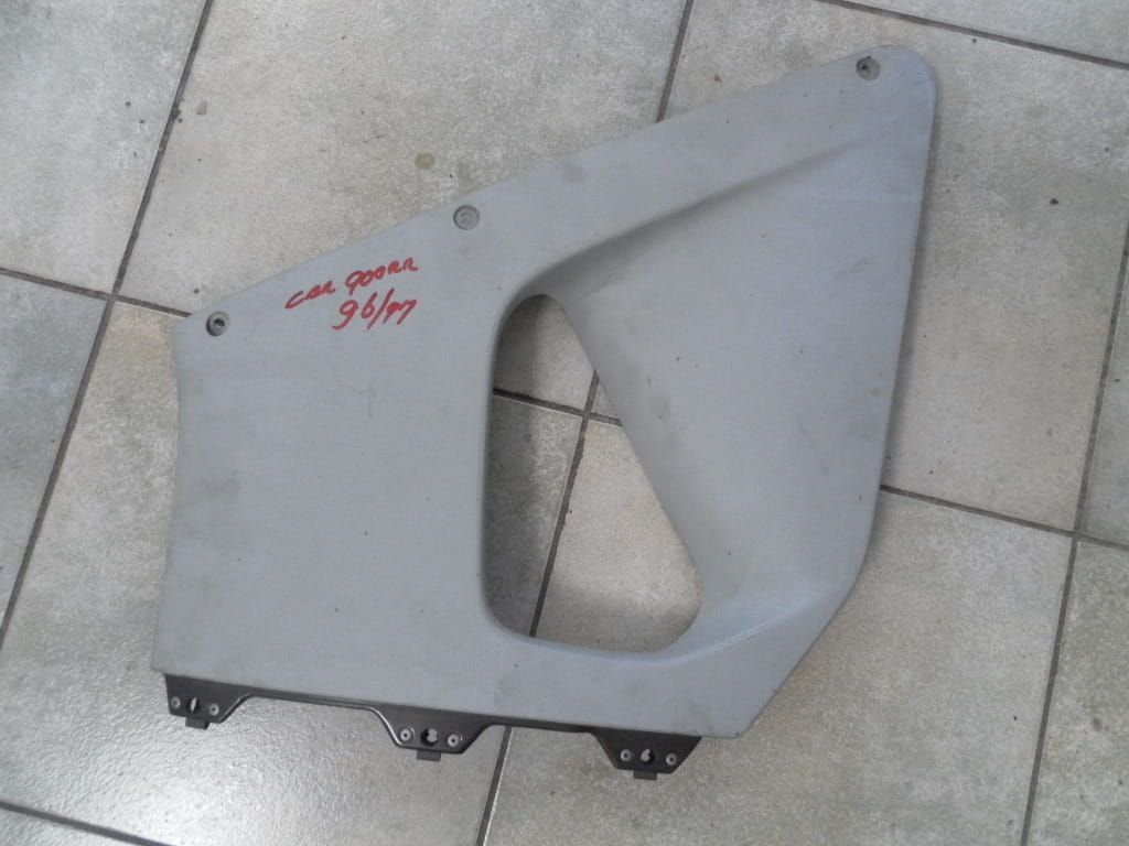 Rechter bovenste deel onderkuip cbr900rr 96/97 		64300-MAS-000 		,64320-masa-0000