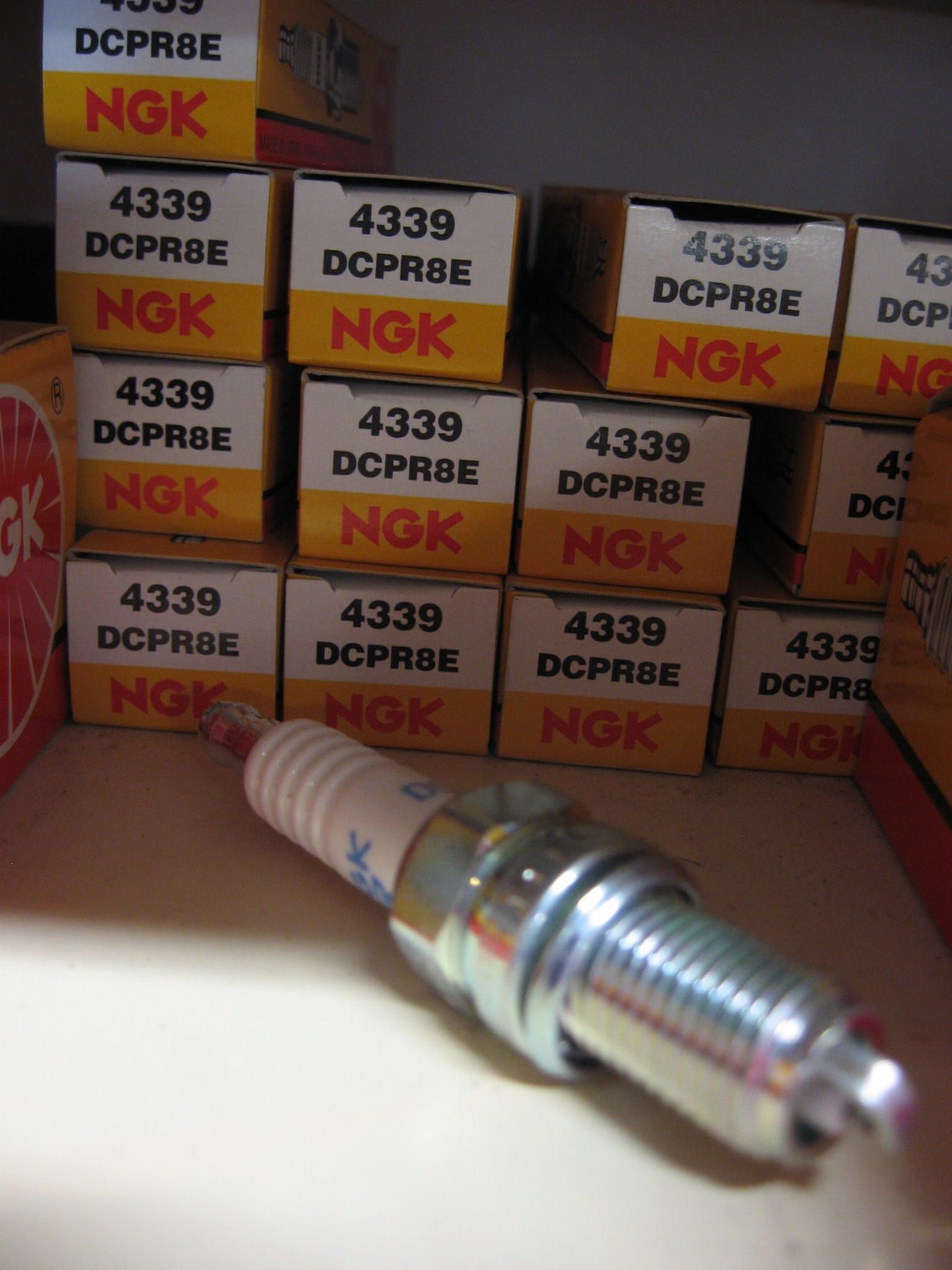 4 stuks DCPR8E  NGK bougie (1)
