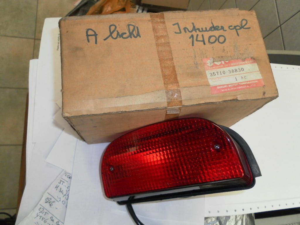 achterlicht vs1400	oem			35710-38B30 . OEM