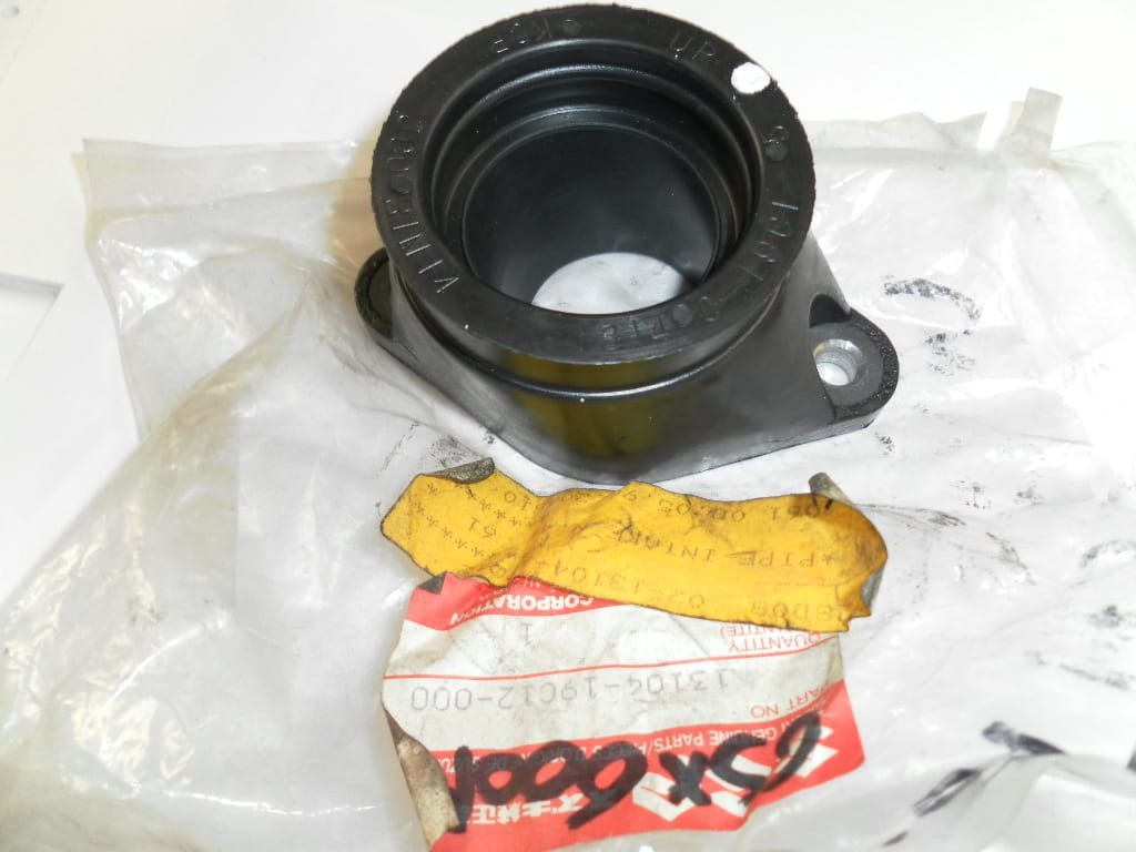 13104-19c12  . inlaatrubber  Intake No.4 gsx600f 88-97 oem