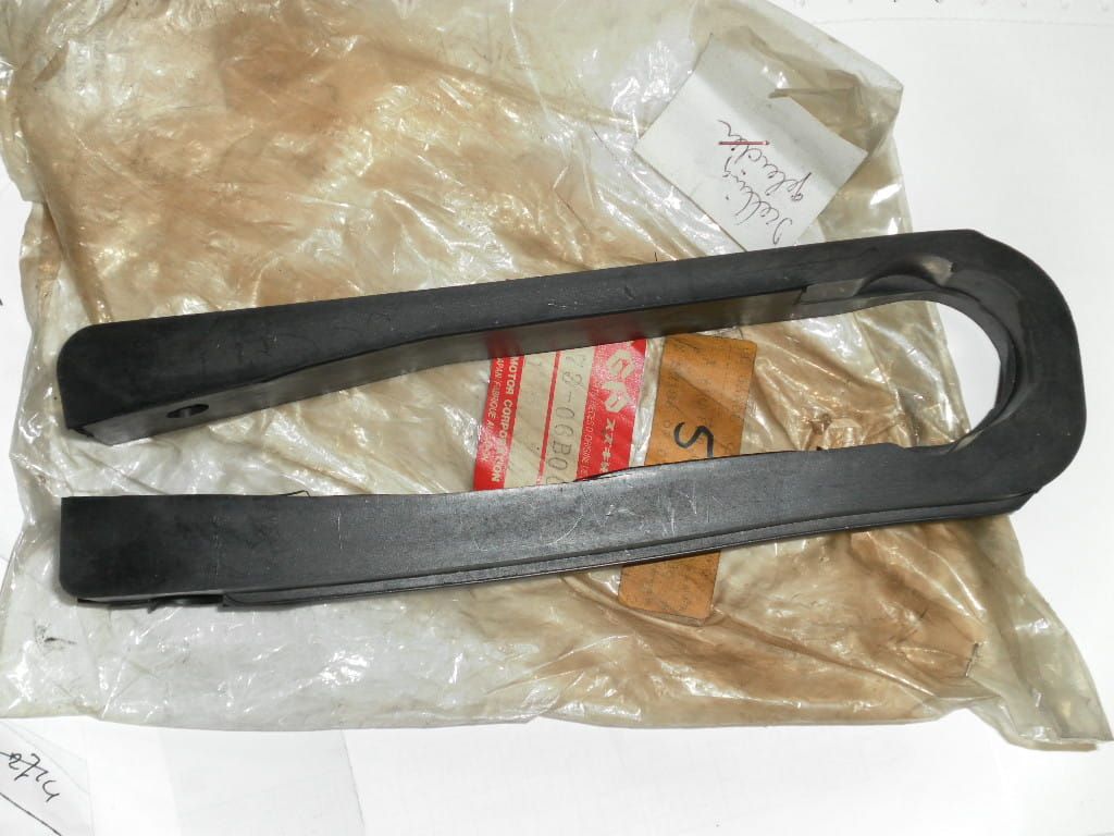 kettinggeleider achterbrug  				61273-06B00 . GSX-R 1100 1986-1988