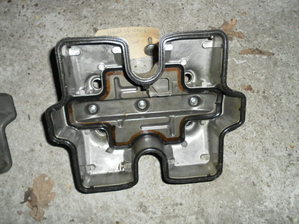 Achterste kleppendeksel vf1000f	1984/85	12321-MB6-000 	12325-MB6-000