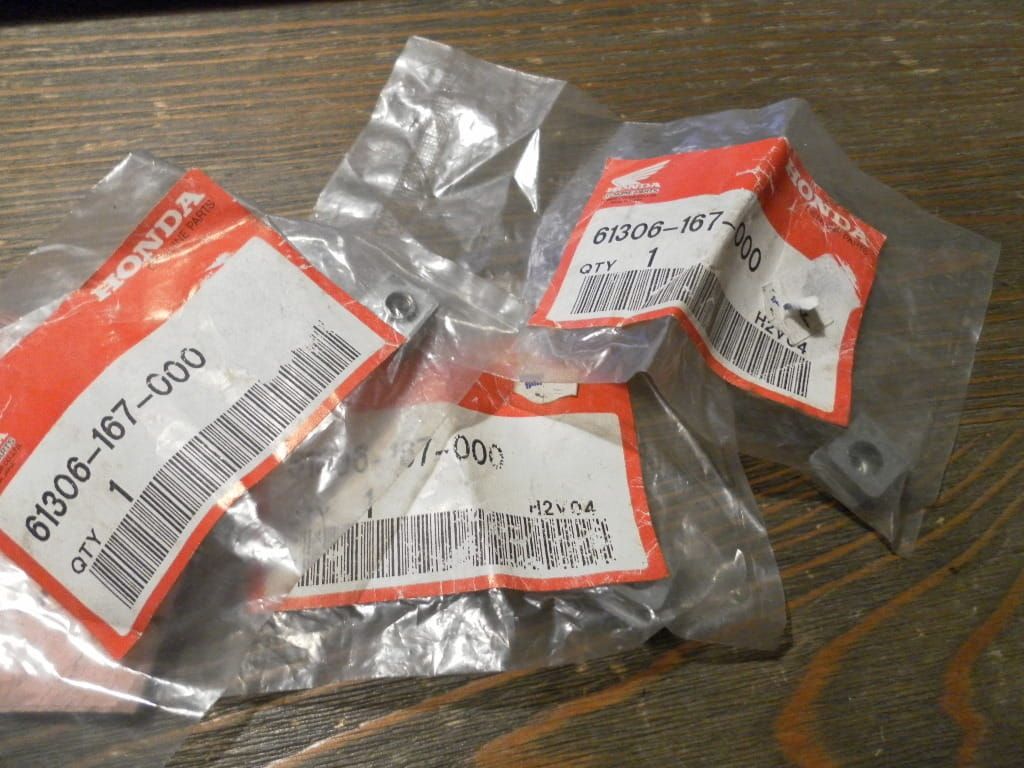 3 stuks Plaatmoer , cowlnut , speedometer body setting nut , 	vfr750 cbr900rr		61306-167-000 (1)