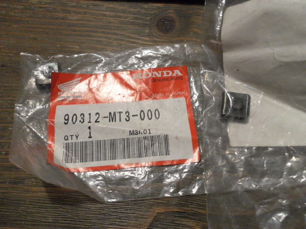 2 stuks clipnut 5mm	vt750  		90312-mt3-000
