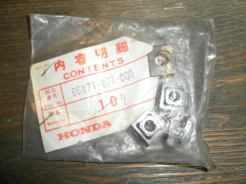 4 stuks platenut , clipnut . Plaatmoer ,  gloveboxnut	bevestiging radiatorkap cx500		66871-671-000